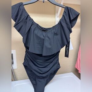 La Blanca black one piece swimsuit
NWT
Size 6